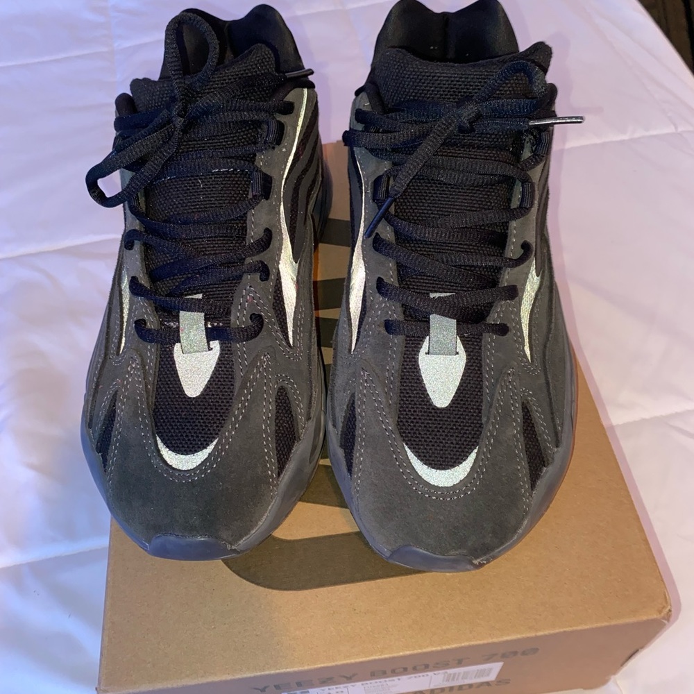 Yeezy Adidas 700 V2 Vanta
